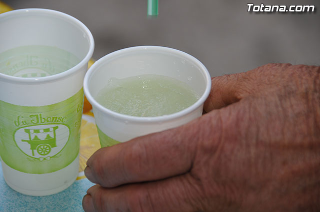 Los mayores han sido obsequiados con granizado de limn en el desarrollo de las fiestas que les estn dedicadas - 14