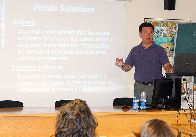 Un agente especial del FBI habló en la Universidad de Murcia sobre el uso de la lingüística forense para identificar delincuentes - 3, Foto 3
