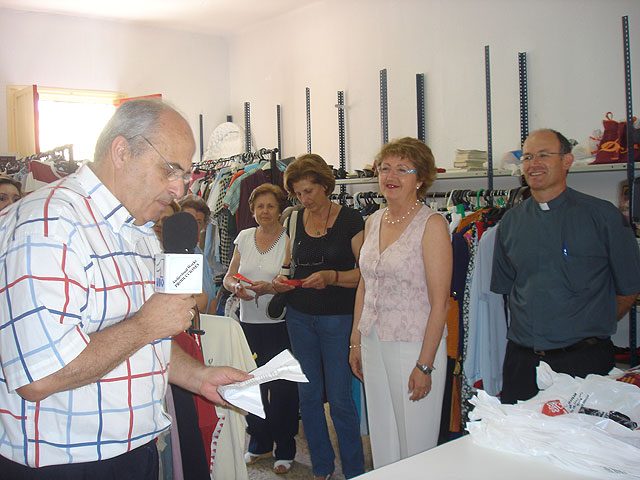 La alcaldesa inaugura las nuevas instalaciones de Cáritas San Javier en un local cedido por el Ayuntamiento - 1, Foto 1