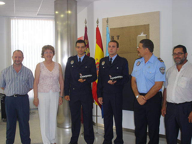 Toman posesión dos nuevos agentes tras concluir su periodo de prácticas - 1, Foto 1