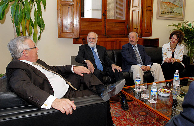 El presidente de la Sociedad Española de la Ciencia del Suelo se reúne con el rector de la Universidad para potenciar la Edafología - 1, Foto 1