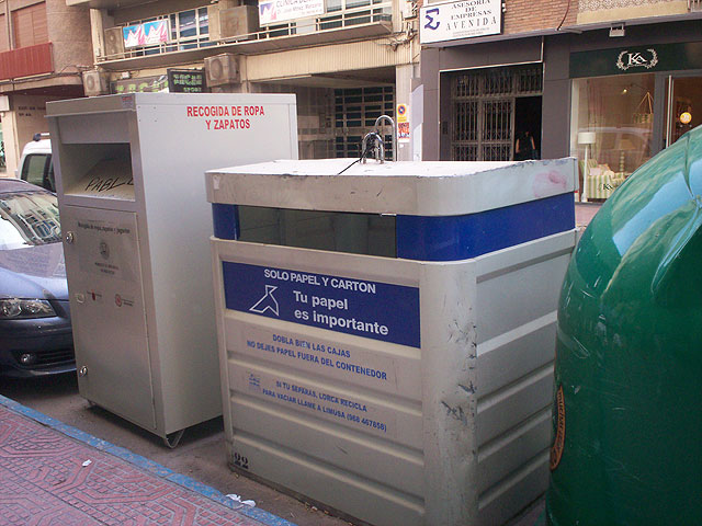 La ciudad de Lorca amplía su capacidad selectiva con seis  contenedores más para calzado y textil - 1, Foto 1