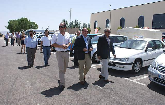 El Alcalde de Puerto Lumbreras inaugura la IV Edición de la Feria del Vehículo Puertomotor - 2, Foto 2