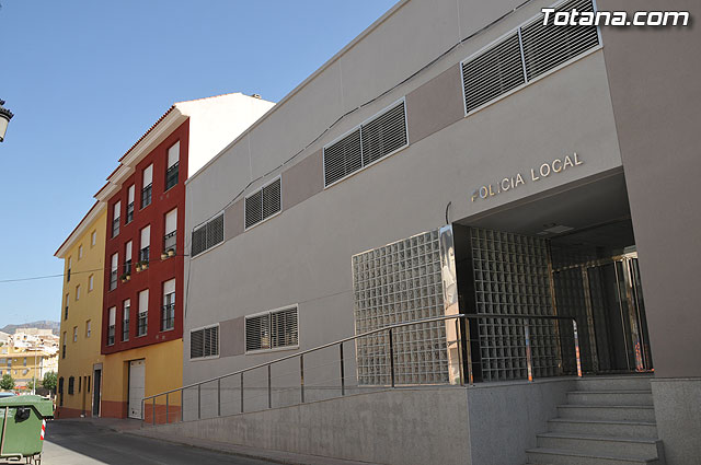 El director general de Administración Local, acompañado por autoridades locales, visita el nuevo edificio de Policía Local “Cabo Alfonso Murcia”, Foto 1