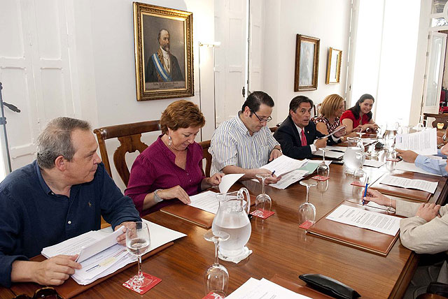 La Comunidad renueva las ayudas de personas dependientes - 1, Foto 1