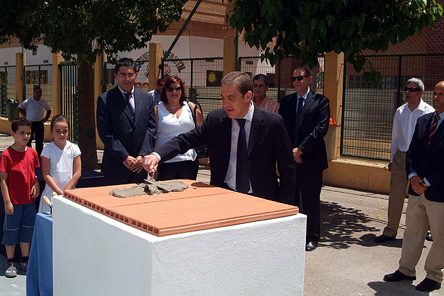 Hoy quedó colocada la primera piedra del pabellón polideportivo de Campoamor - 1, Foto 1
