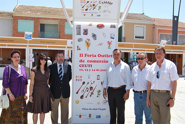 Arranca la II Feria Outlet de Comercio de Ceutí con la participación de veinte negocios de la localidad - 2, Foto 2