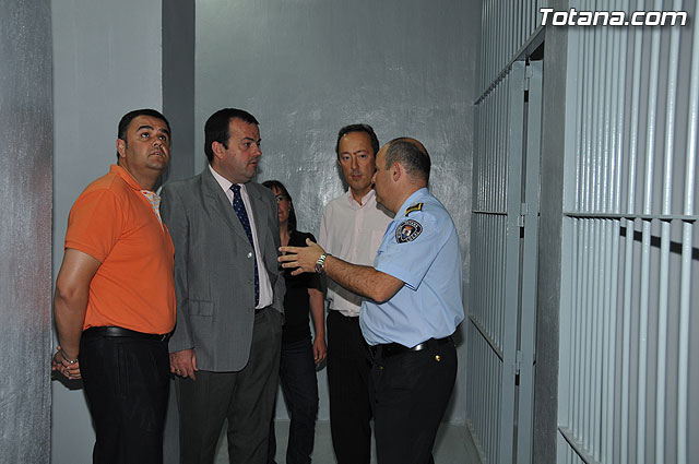 El director general de Administracin Local, acompañado por autoridades locales, visita el nuevo edificio de Polica Local “Cabo Alfonso Murcia” - 8