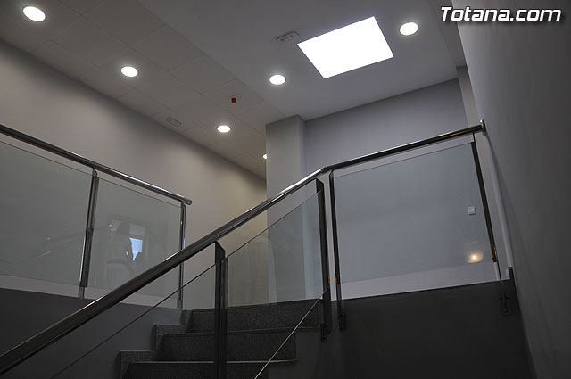 El director general de Administracin Local, acompañado por autoridades locales, visita el nuevo edificio de Polica Local “Cabo Alfonso Murcia” - 12