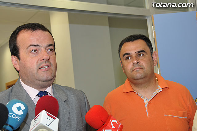 El director general de Administracin Local, acompañado por autoridades locales, visita el nuevo edificio de Polica Local “Cabo Alfonso Murcia” - 17