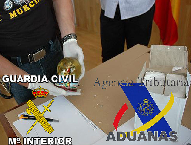 Guardia Civil y Vigilancia Aduanera en dos operaciones policiales conjuntas aprehenden cocana en el interior de regalos infantiles y bolas decorativas - 5