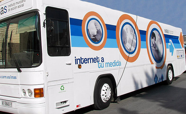 El Aula Móvil del Instituto de la Mujer aparca en Lorquí para enseñar informática - 1, Foto 1