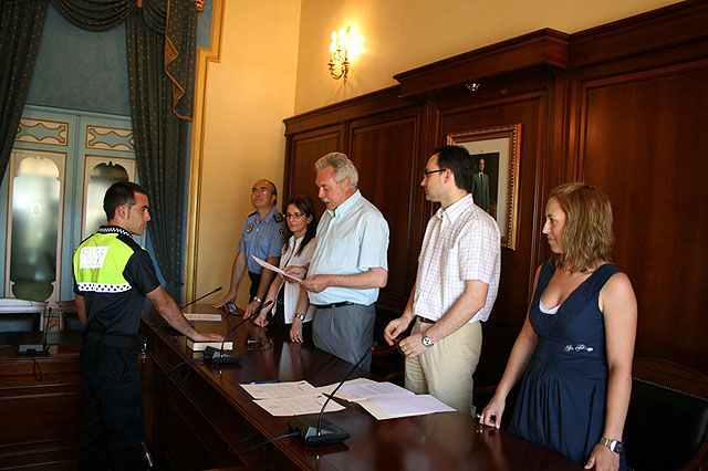 Toman posesión como funcionarios los dos últimos policías en prácticas - 3, Foto 3