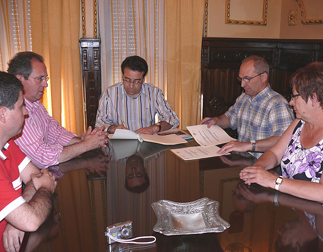 El Ayuntamiento firma un convenio con AMFIJU para contratar a una persona con minusvalía - 1, Foto 1