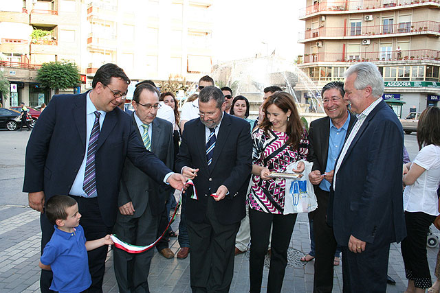 Multitud de personas visitan las ferias de comercio, artesanía y outlet - 2, Foto 2
