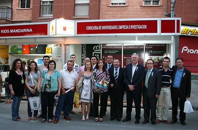 Multitud de personas visitan las ferias de comercio, artesanía y outlet - 3, Foto 3