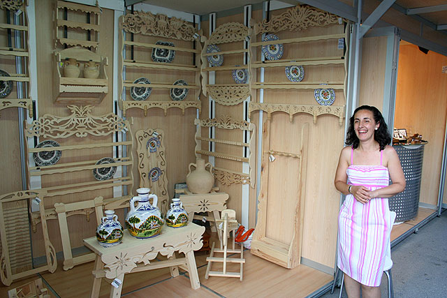 Multitud de personas visitan las ferias de comercio, artesanía y outlet - 5, Foto 5