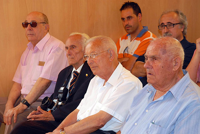 La fotoinstalación callejera Los surcos de la ciudad, en un libro-catálogo - 3, Foto 3