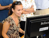 Una tcnica de la Universidad polaca de Elblag estudia la comunicacin de la Universidad de Murcia
