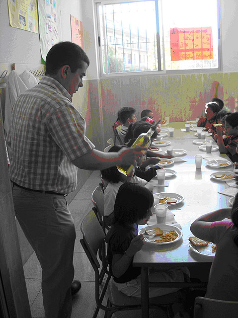 Los alumnos del colegio José Robles realizan un desayuno saludable - 1, Foto 1