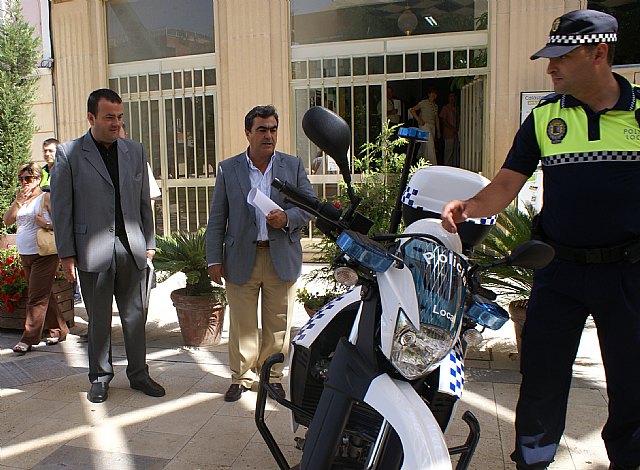 La Comunidad Autónoma entrega dos nuevas motocicletas a la Policía Local de Calasparra - 1, Foto 1