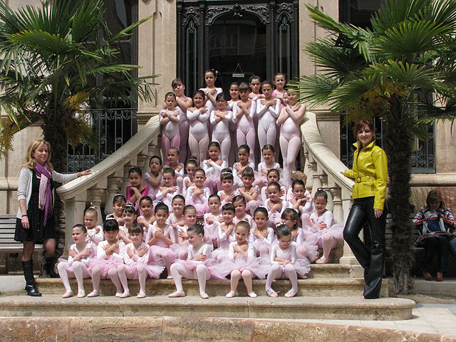 El estudio de danza de Maria Teresa Lazareno celebra su XXVIII Festival el lunes en el Recinto Ferial Santa Quitería - 1, Foto 1
