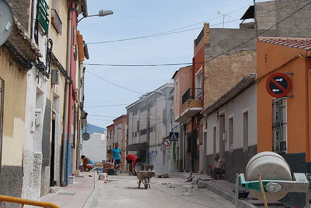 Finalizan las obras de reordenación del tráfico rodado y ampliación de aceras en la calle Ramblica, Foto 1