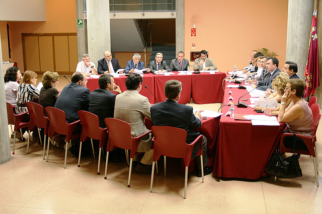 La Comunidad ultima en colaboración con los agentes sociales el nuevo Plan Regional de Vivienda 2009-2012 - 1, Foto 1