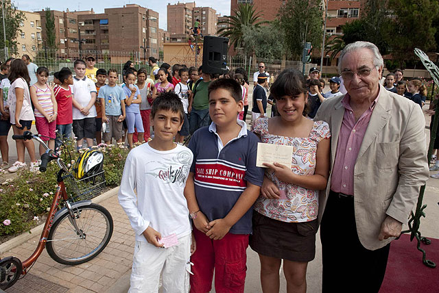 300 escolares reciben su carné de bicicleta en la clausura del Programa Municipal de Educación Vial - 1, Foto 1