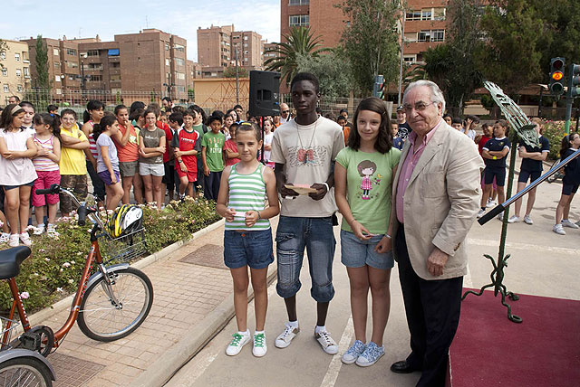 300 escolares reciben su carné de bicicleta en la clausura del Programa Municipal de Educación Vial - 2, Foto 2