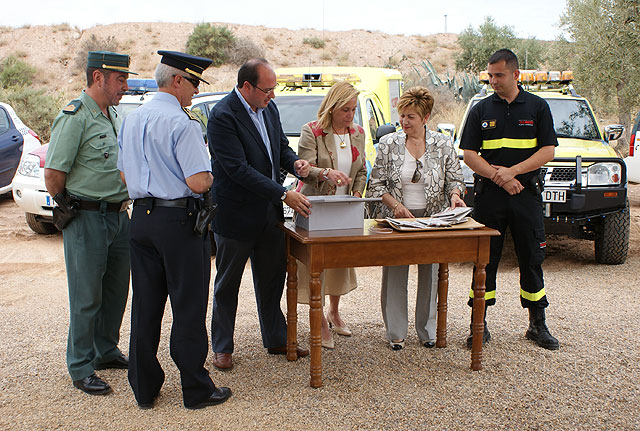 El alcalde de Puerto Lumbreras y la consejera de Presidencia colocan la primera piedra del nuevo Centro Integral de Seguridad y Emergencias - 1, Foto 1