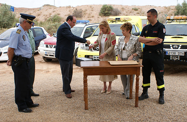El alcalde de Puerto Lumbreras y la consejera de Presidencia colocan la primera piedra del nuevo Centro Integral de Seguridad y Emergencias - 2, Foto 2