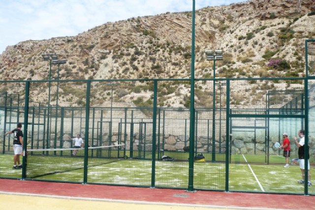 Ya se pueden alquilar las nuevas pistas de pádel de la Ciudad Deportiva “Sierra Espuña”, Foto 1