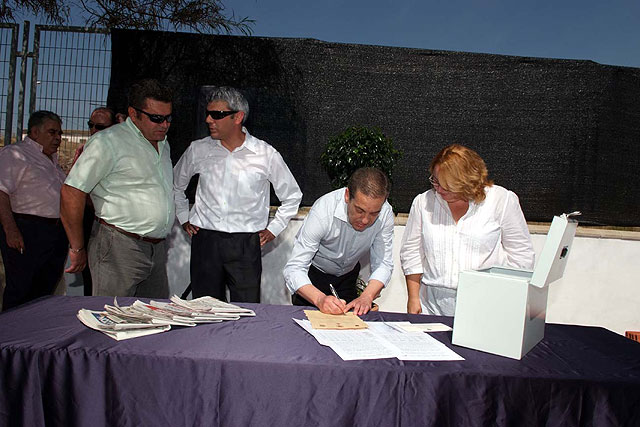 Hoy quedó colocada la primera piedra de las obras a realizar  por el ayuntamiento de Alcantarilla - 1, Foto 1