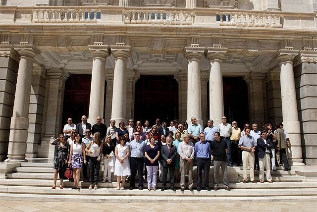 La alcaldesa, Corporación Municipal, representantes de otras instituciones y ciudadanos han mostrado su rechazo al último atentado de ETA - 1, Foto 1
