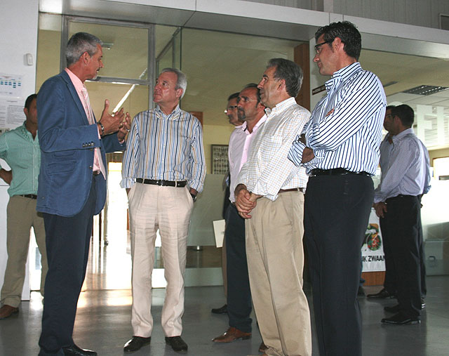 Valcárcel resalta el “compromiso social” de las empresas hortofrutícolas murcianas como generadoras de empleo y alimentos de calidad - 2, Foto 2