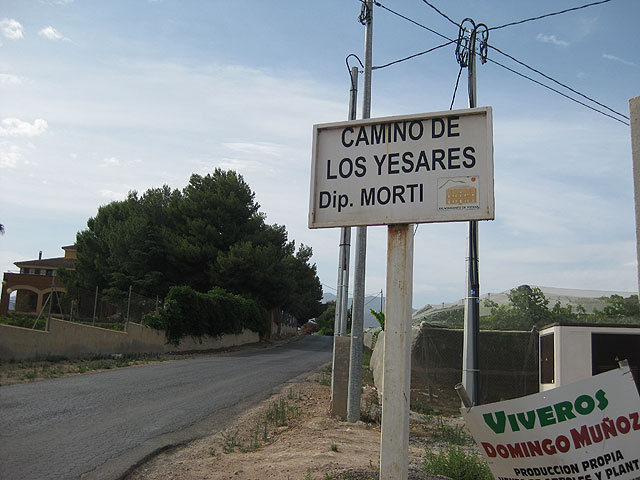 Se inician las obras de alumbrado público en el camino de los Yesares de la diputación de Mortí, Foto 2