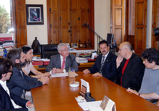 200 obras compiten por el Premio de Pintura de la Universidad de Murcia - 3, Foto 3