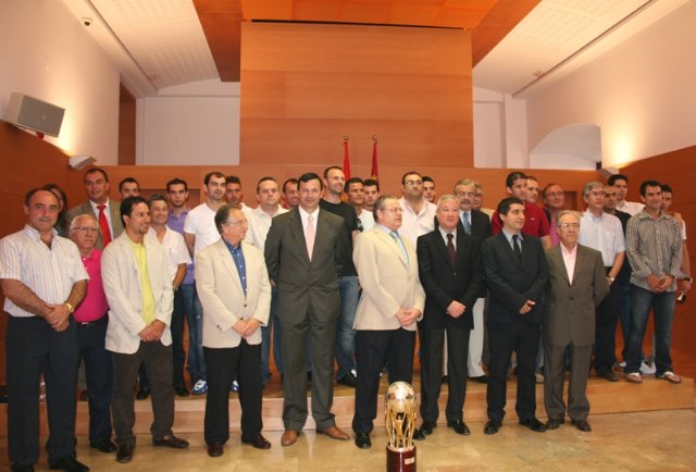 ElPozo ofrece el título de Liga a la Comunidad, el Ayuntamiento y a la Virgen de la Fuensanta - 1, Foto 1