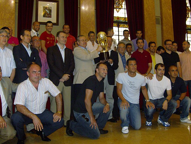 ElPozo ofrece el título de Liga a la Comunidad, el Ayuntamiento y a la Virgen de la Fuensanta - 2, Foto 2