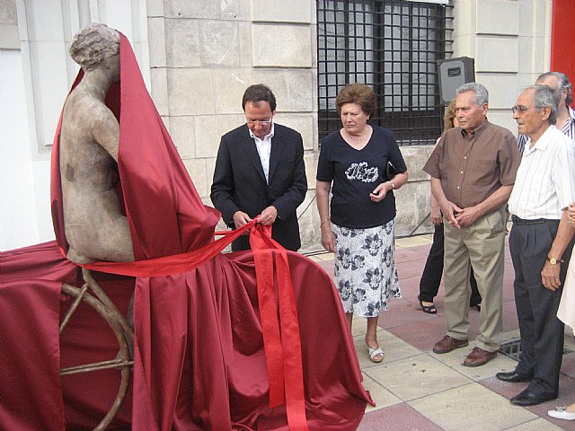 El Alcalde Cámara inaugura la “Venus en Bicicleta” de Antonio Campillo que desde hoy preside el acceso al Palacio Almudí - 1, Foto 1