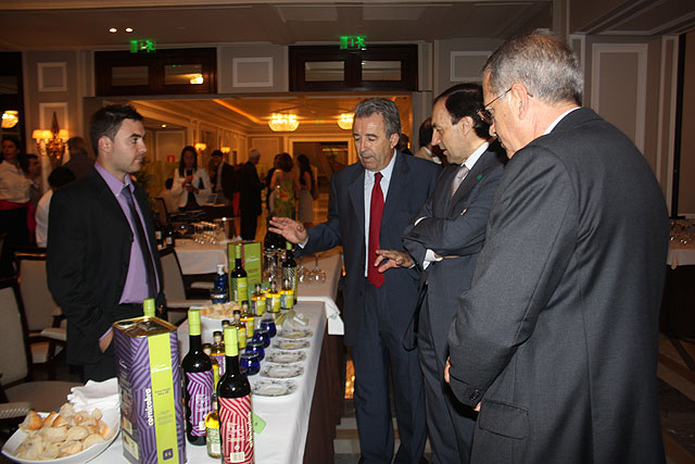 Cerdá destaca que “la calidad de la producción alimentaria regional es fruto de la autoexigencia de los agricultores - 1, Foto 1