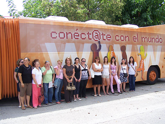 Llega a Águilas el Aula Móvil de Iniciación a las Nuevas Tecnologías - 1, Foto 1