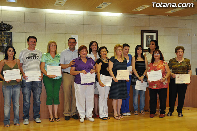 La Concejalía de Mujer e Igualdad de Oportunidades clausura las actividades 08-09 con la entrega de diplomas de distintos cursos, Foto 1