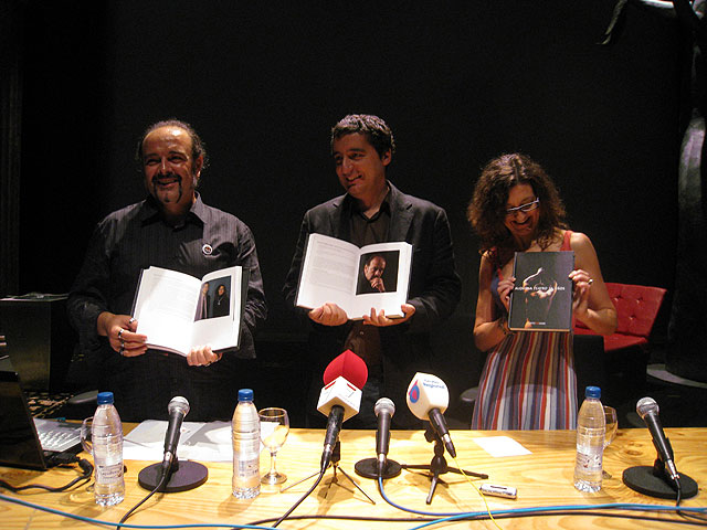 Cultura y Turismo edita el libro con el que Alquibla Teatro resume sus 25 años de andadura - 1, Foto 1