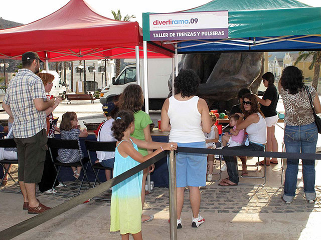 Divertirama congregó a más de un centenar de jóvenes en el Puerto - 1, Foto 1