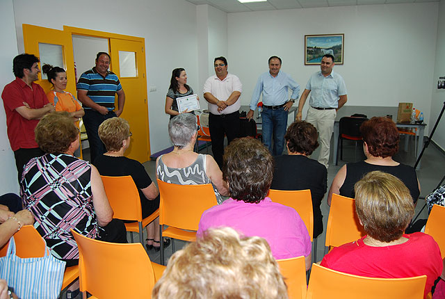 Los usuarios del centro de mayores de El Paretón reciben diplomas, Foto 3