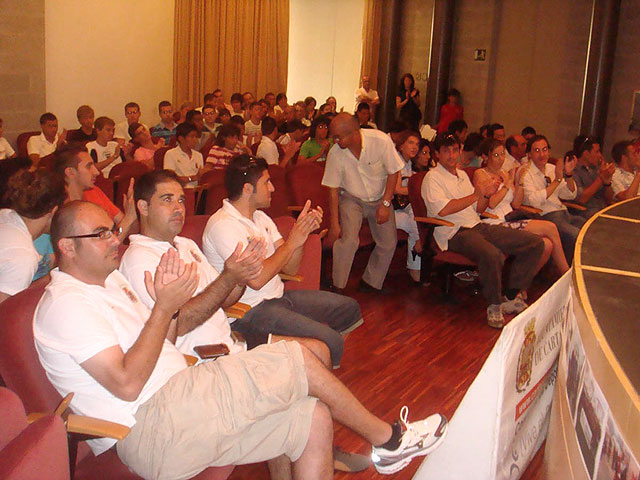 Diplomas y obsequios para cerrar la temporada de fútbol - 2, Foto 2