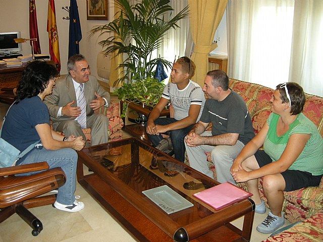 El delegado del Gobierno se reune con representantes del Colectivo No te Prives - 1, Foto 1