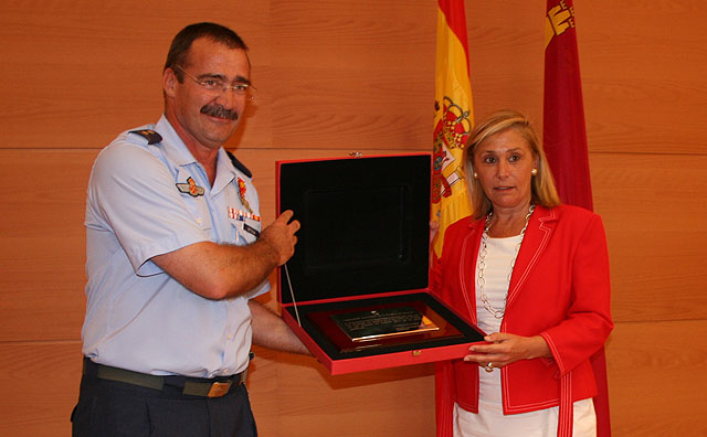 María Pedro Reverte asiste a la ofrenda floral de los alumnos de la AGA a la Fuensanta - 2, Foto 2